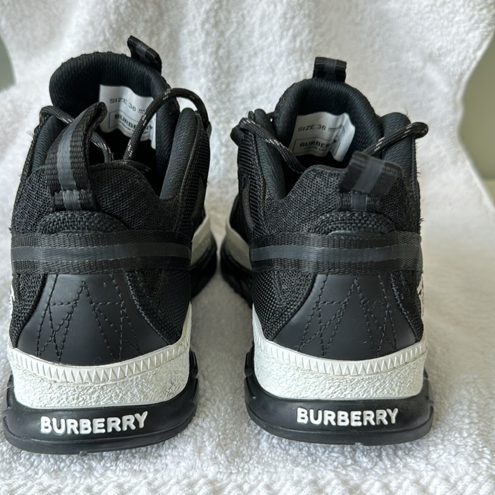 Burberry Mesh Nubuck Union Low-Top Sneakers. Size 36 Black - Picture 3 of 4